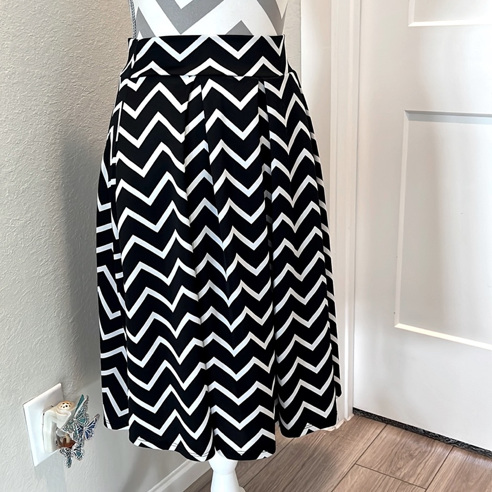See You Monday chevron Pleated skirt..